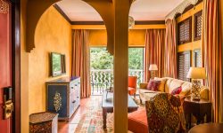 avani-victoria-falls-resort-avani-suite_livingdining