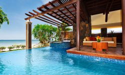 beach_front_suite_pool_balaclava