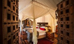 _copyright_beverly_joubert_zarafadhow_camp_botswana_4943