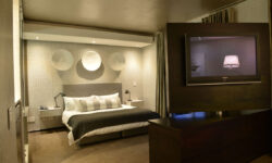 executive-suite-bedroom