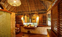 mnemba_island_bathroom