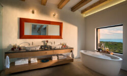 morukuru-ocean-house-bathroom-with-a-view