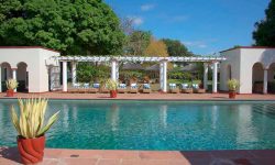 victoria_falls_hotel_swimmingpool