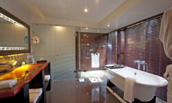 Arusha Coffee Lodge Bathroom