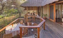 Finch Hattons - 2 Bedroom Suite decking area