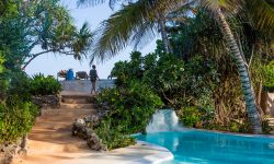 Matemwe-Lodge-pool-area-steps