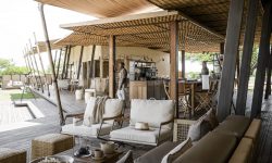 Singita-Sabora-Main-Lodge-Lounge-Bar-with-Staff-scaled